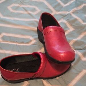 Sanita Women's Shiny Red Mules